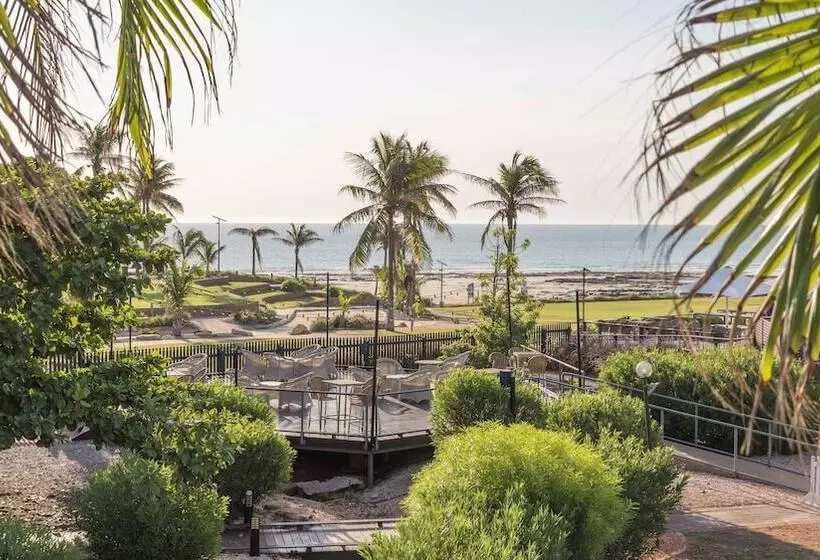 Отель Cable Beach Club Resort & Spa