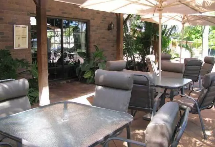 Отель Cattleman's Rest Motor Inn