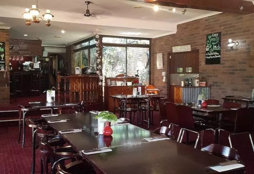 Отель Cattleman's Rest Motor Inn