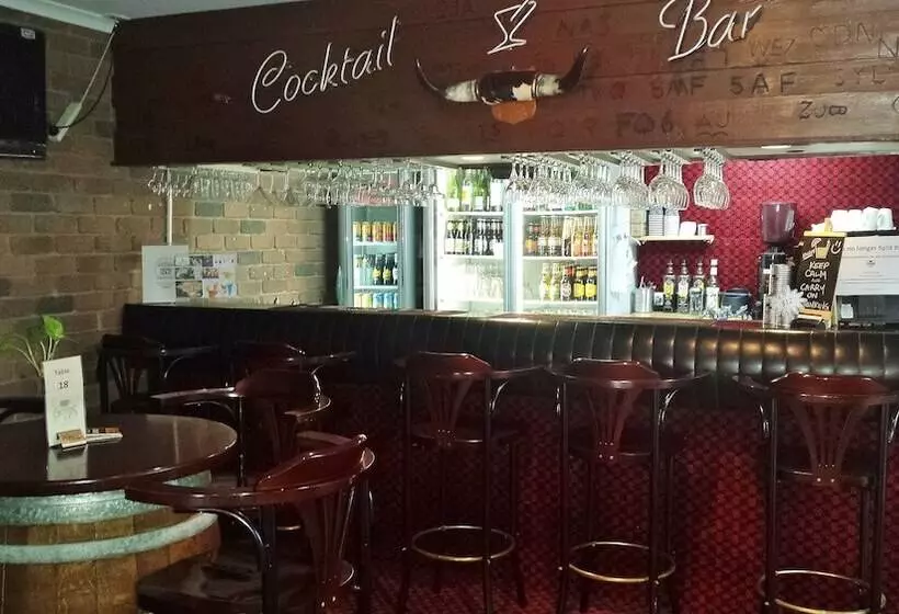 Отель Cattleman's Rest Motor Inn