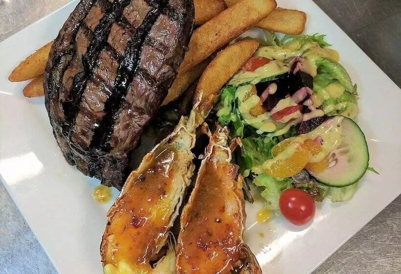 Отель Cattleman's Rest Motor Inn