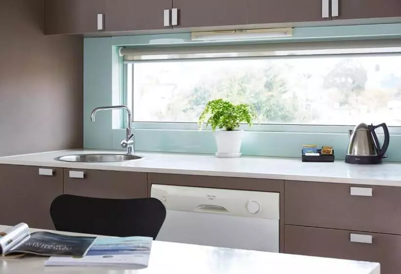 Cosmopolitan Hotel And Apartments