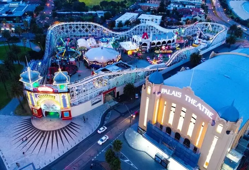 Cosmopolitan Hotel And Apartments