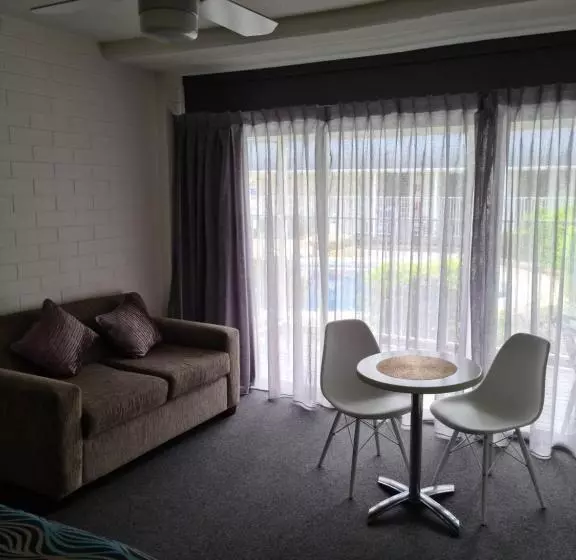 Отель Dalby Manor Motor Inn