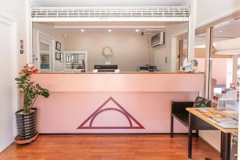 Отель Engadine Motor Inn