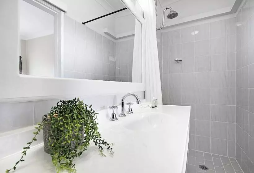 Отель Engadine Motor Inn