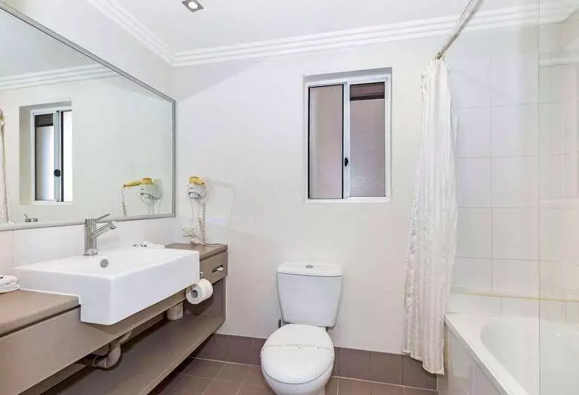 Airport Heritage Motel