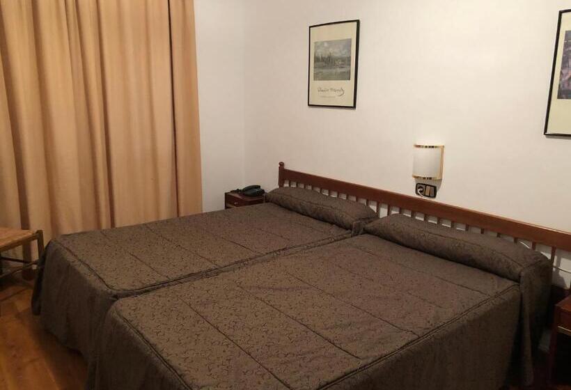 هتل Refugi Dels Isards