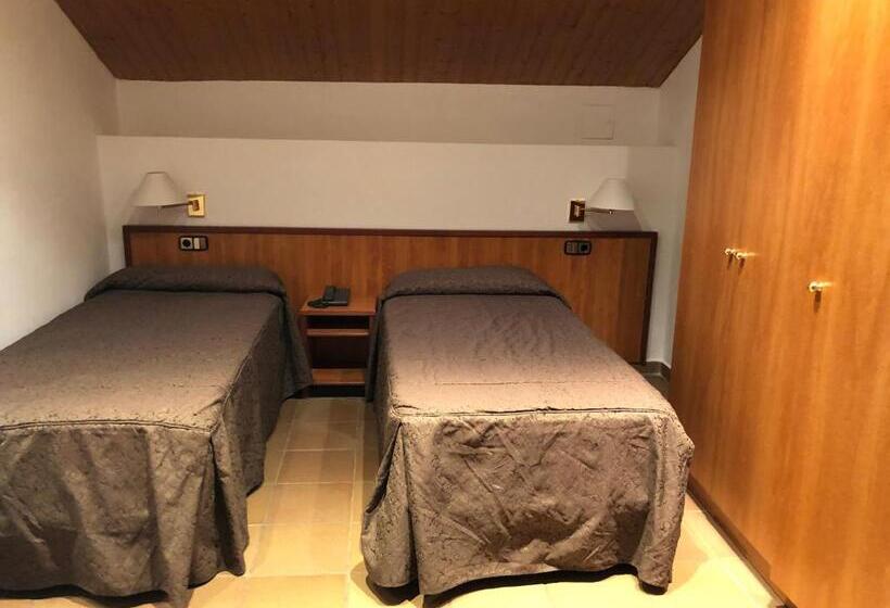 هتل Refugi Dels Isards