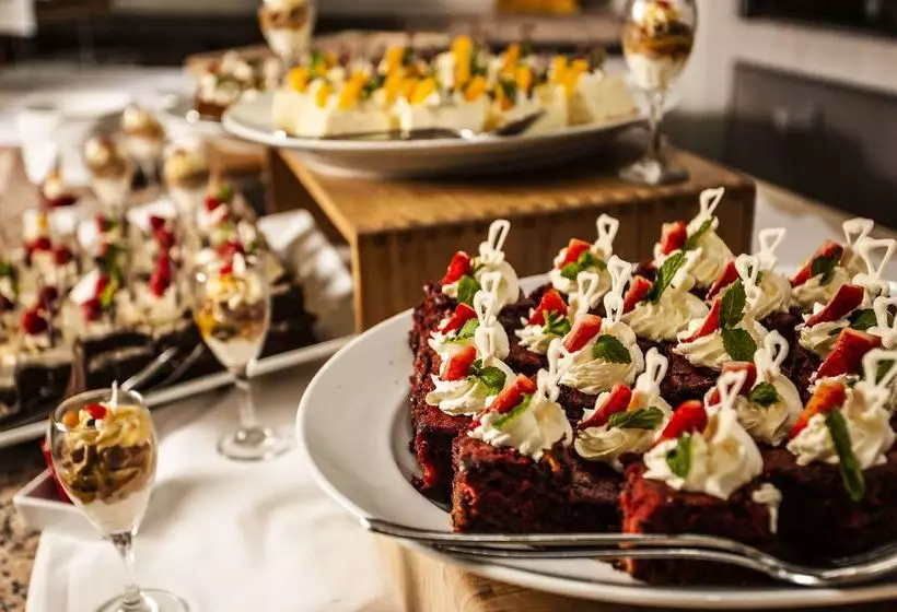 ホテル Avani Maseru