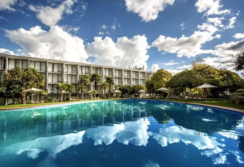 ホテル Avani Maseru