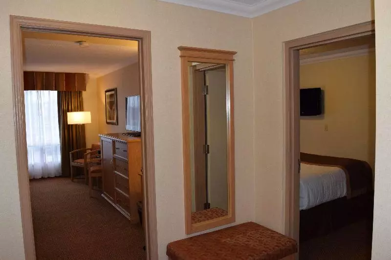 호텔 Best Western Plus Cobourg Inn & Convention Centre