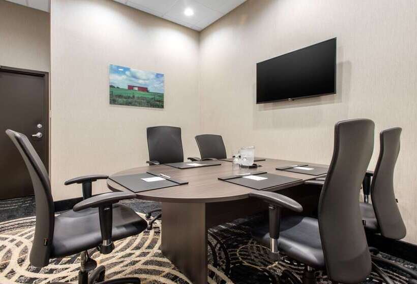 Clarion Hotel & Suites