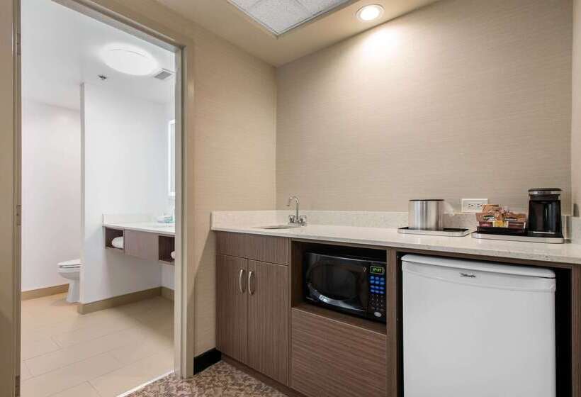 Clarion Hotel & Suites