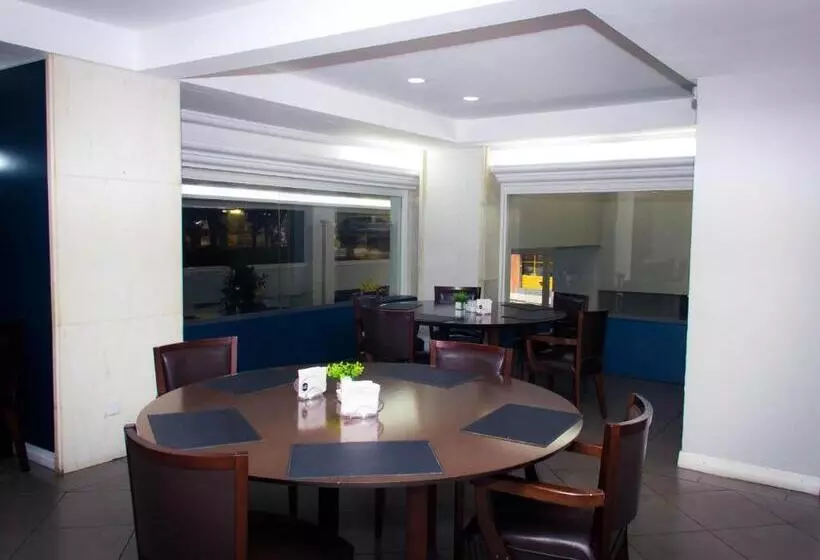 Embaixador Hotel By Fast10