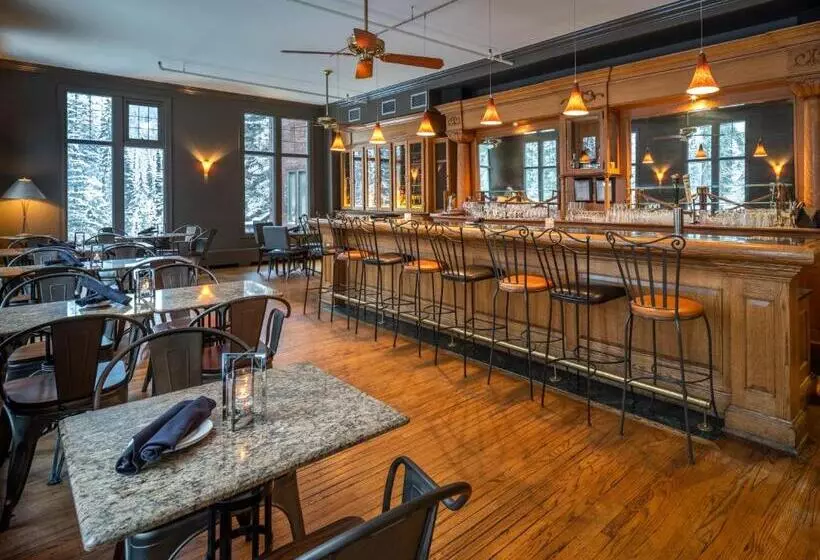 Hotel Emerald Lake Lodge