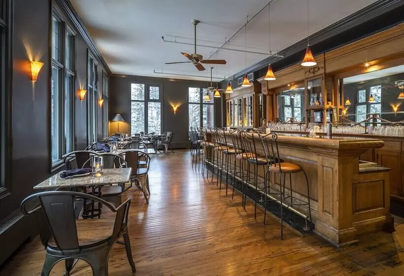 Hotel Emerald Lake Lodge