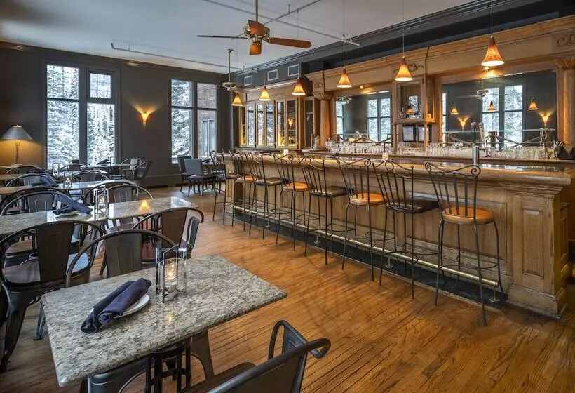 Hotel Emerald Lake Lodge