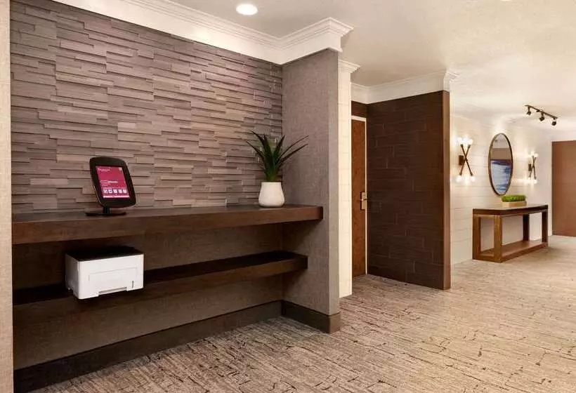 Szálloda Ramada By Wyndham Cornwall