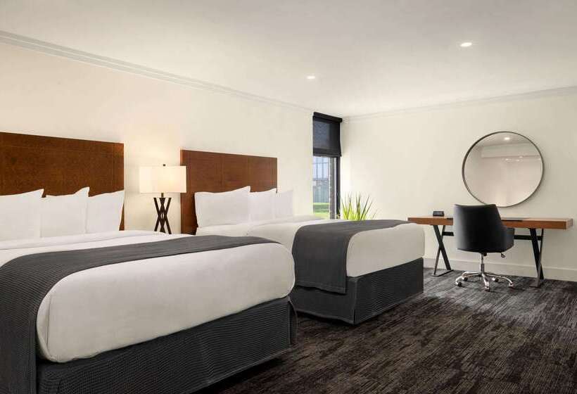 בית מלון כפרי Ramada By Wyndham Cornwall