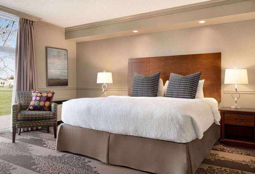 בית מלון כפרי Ramada By Wyndham Cornwall