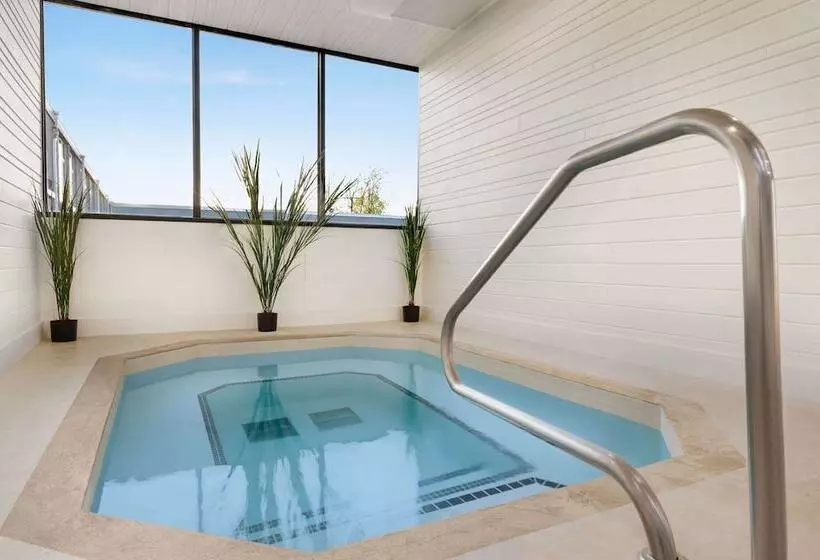 Szálloda Ramada By Wyndham Cornwall