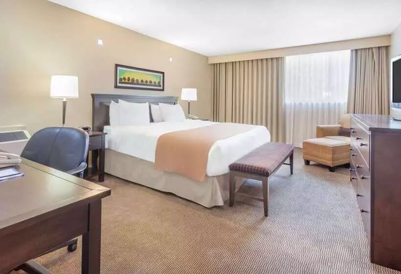 Hotel Baymont By Wyndham Red Deer