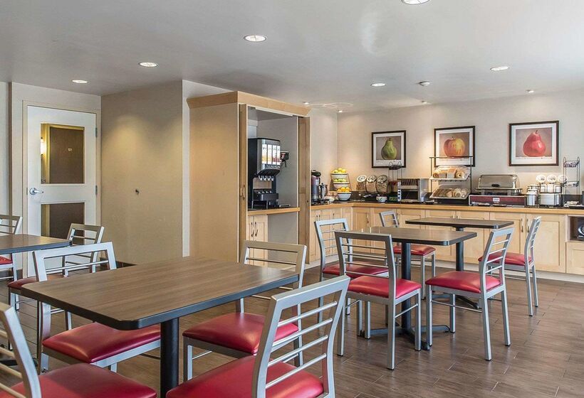 هتل Comfort Inn Hwy. 401