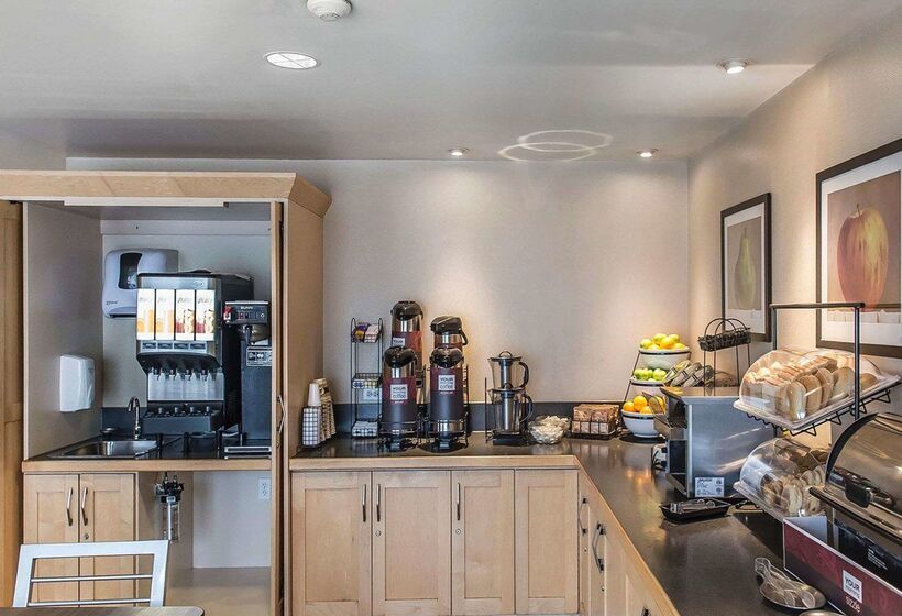 هتل Comfort Inn Hwy. 401