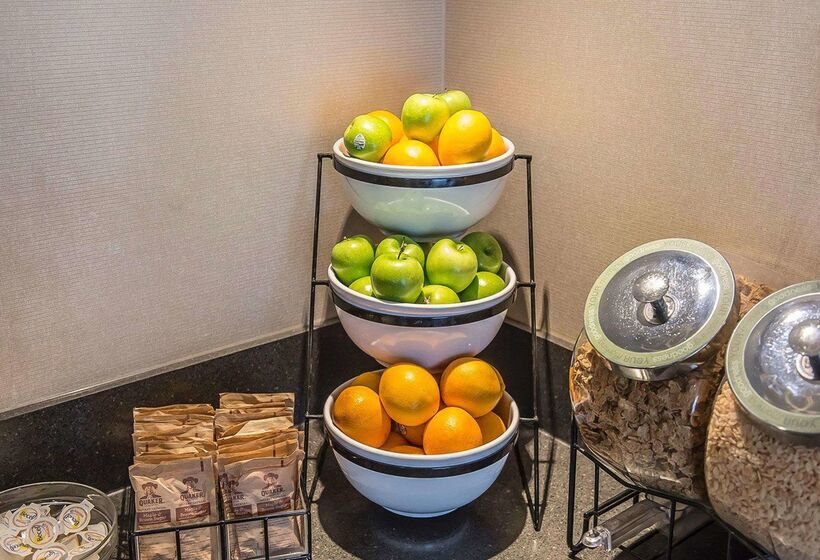 هتل Comfort Inn Hwy. 401