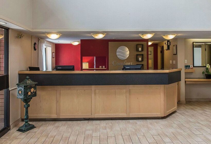 هتل Comfort Inn Hwy. 401