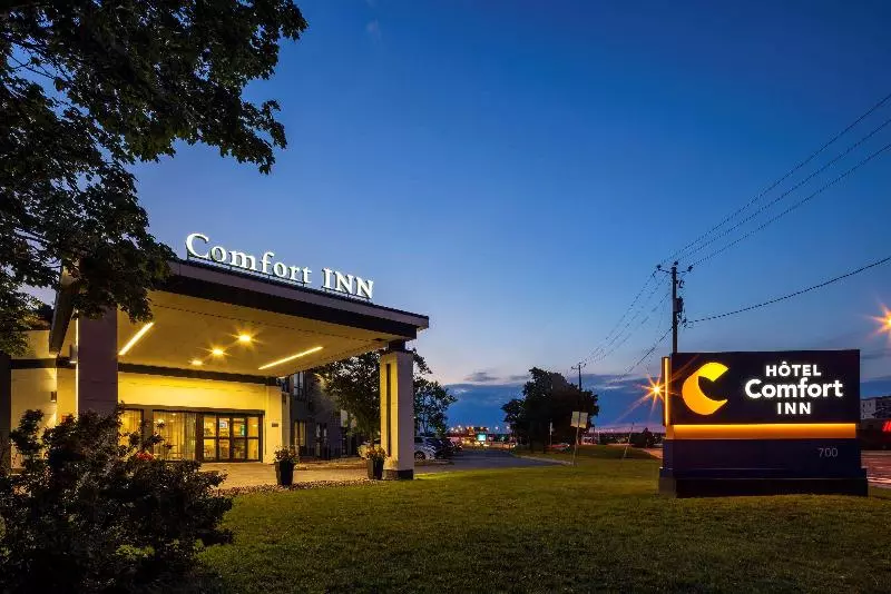 Отель Comfort Inn Montreal Aeroport