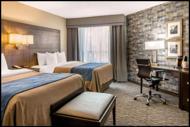 Отель Comfort Inn Montreal Aeroport