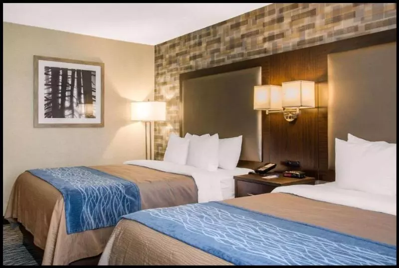 Отель Comfort Inn Montreal Aeroport