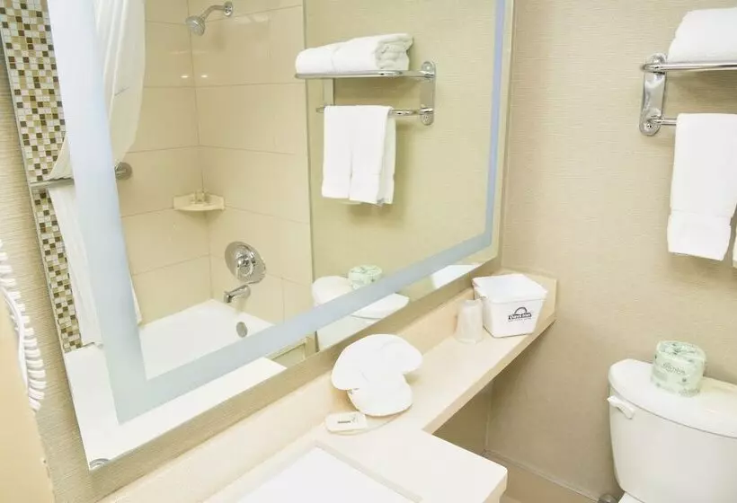 酒店 Days Inn By Wyndham Ottawa