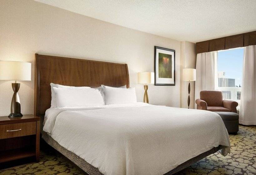 هتل Hilton Garden Inn Saskatoon Downtown