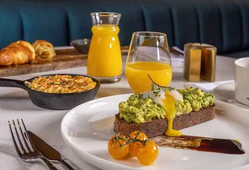 هتل Hilton Quebec