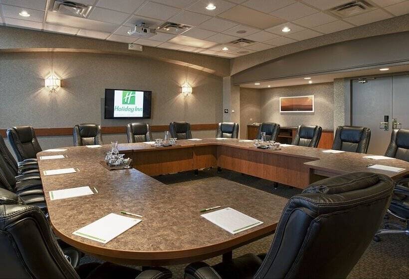 هتل Holiday Inn Winnipeg Airport West, An Ihg