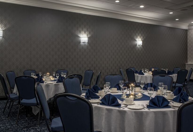 هتل Holiday Inn Winnipeg Airport West, An Ihg