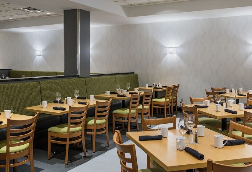 هتل Holiday Inn Winnipeg Airport West, An Ihg