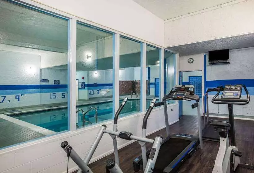 Hotel Howard Johnson By Wyndham Victoria