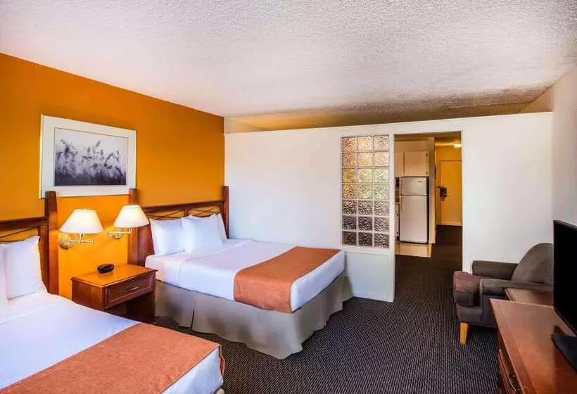 Hotel Howard Johnson By Wyndham Victoria