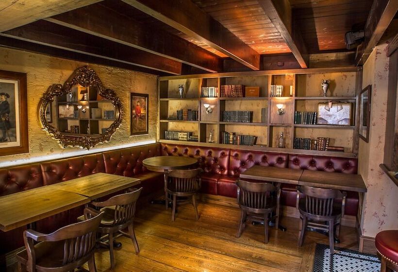 The Lord Nelson Hotel & Suites