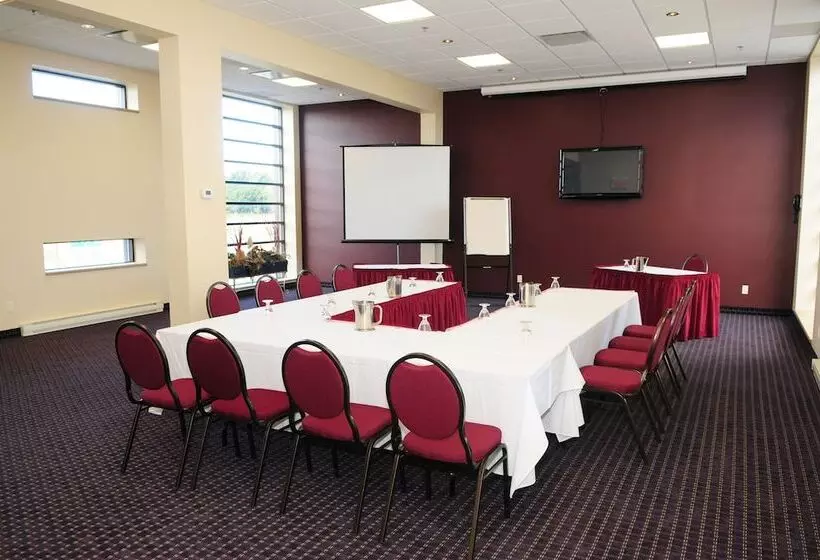 Отель Universel, Centre De Congres Riviereduloup