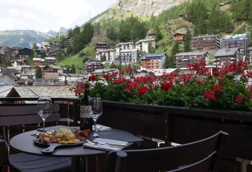 Hotelli Schweizerhof Zermatt   A Small Luxury