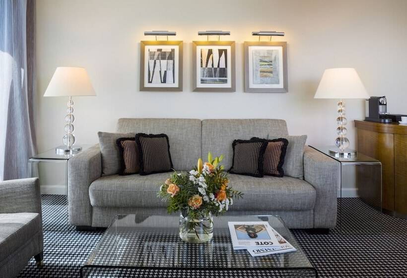 هتل Warwick Geneva