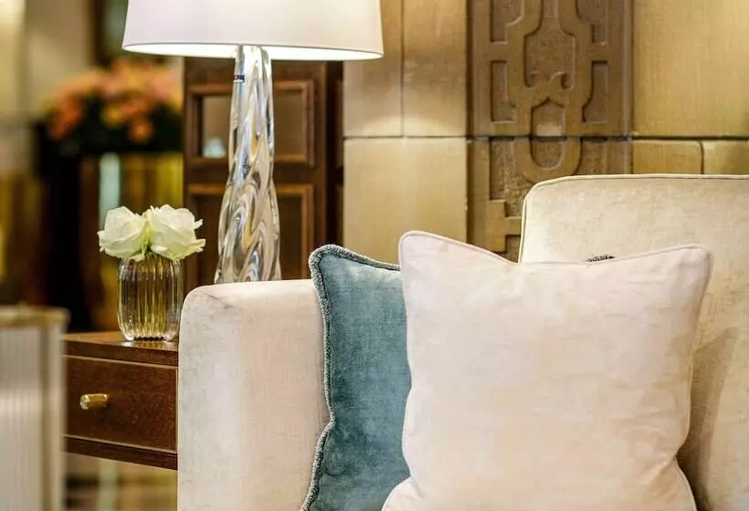 Fairmont Hotel Vier Jahreszeiten, Hotel Des Jahres 2023 & 2024  Die 101 Besten