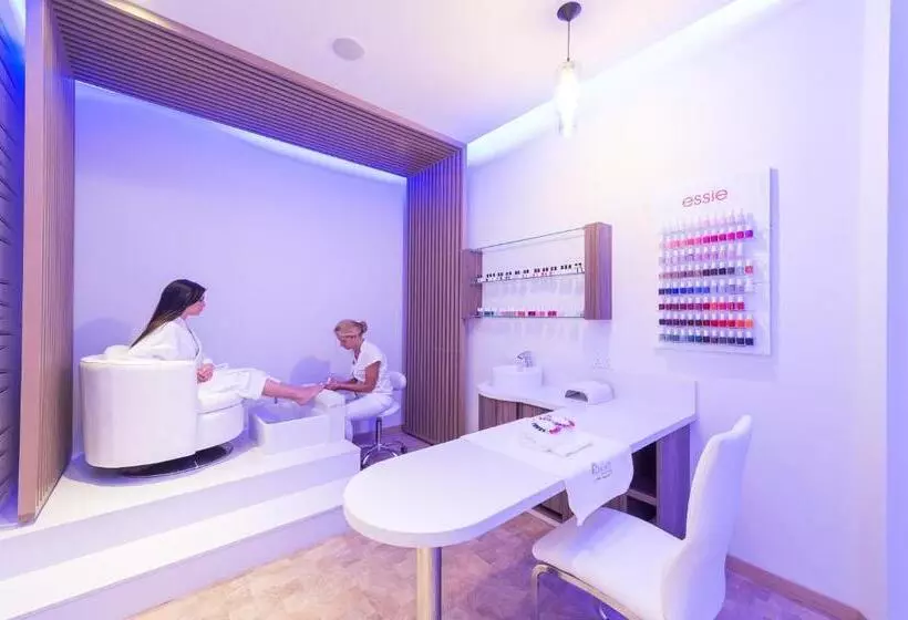 هتل Pernera Beach