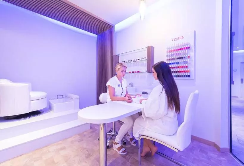 هتل Pernera Beach