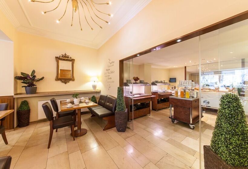 Отель Flora Düsseldorf